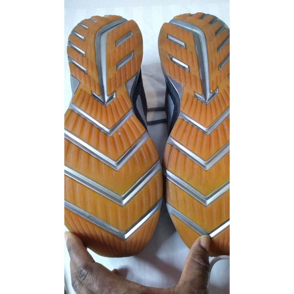Brooks Levitate 2 Mens Size 10 Running Shoes. main image 5